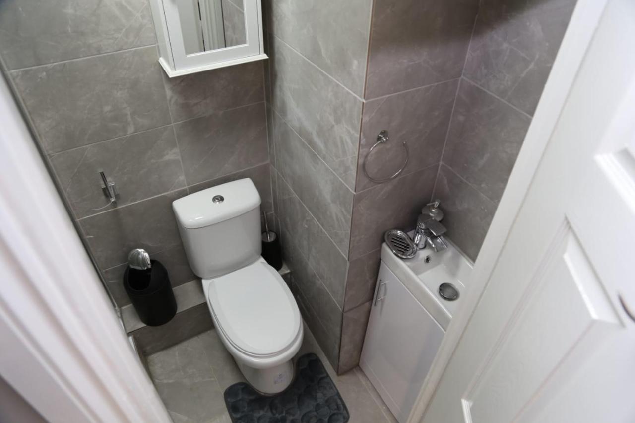 A A Guest Rooms Woolwich 런던 외부 사진